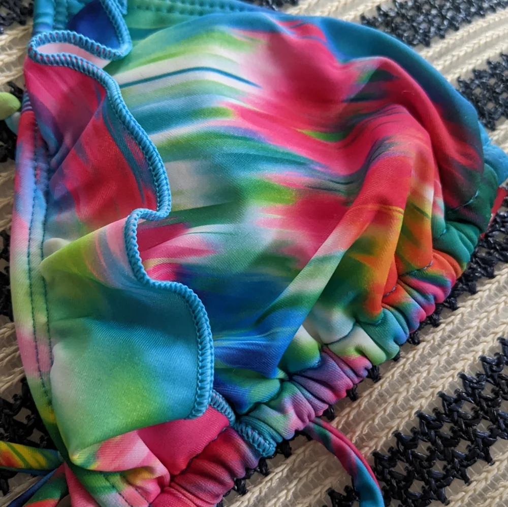 Guess Ruffled Abstract/Multi Triangle Bikini Top, Small - Picture 3 of 9